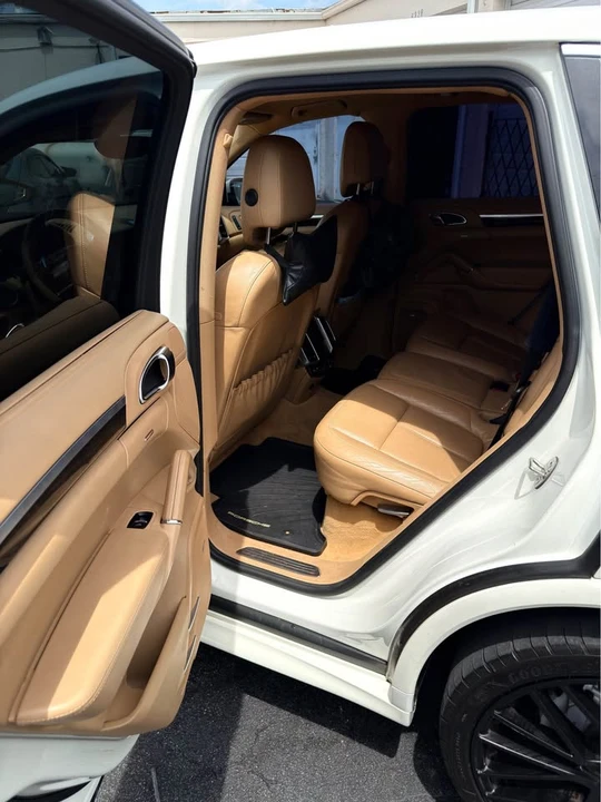 2011 Porsche 958 Cayenne S - Image 10 of 18