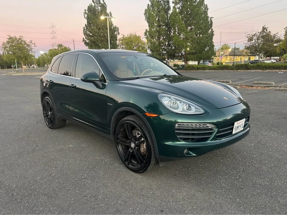 2011 Porsche 958 Cayenne - Image 2 of 16