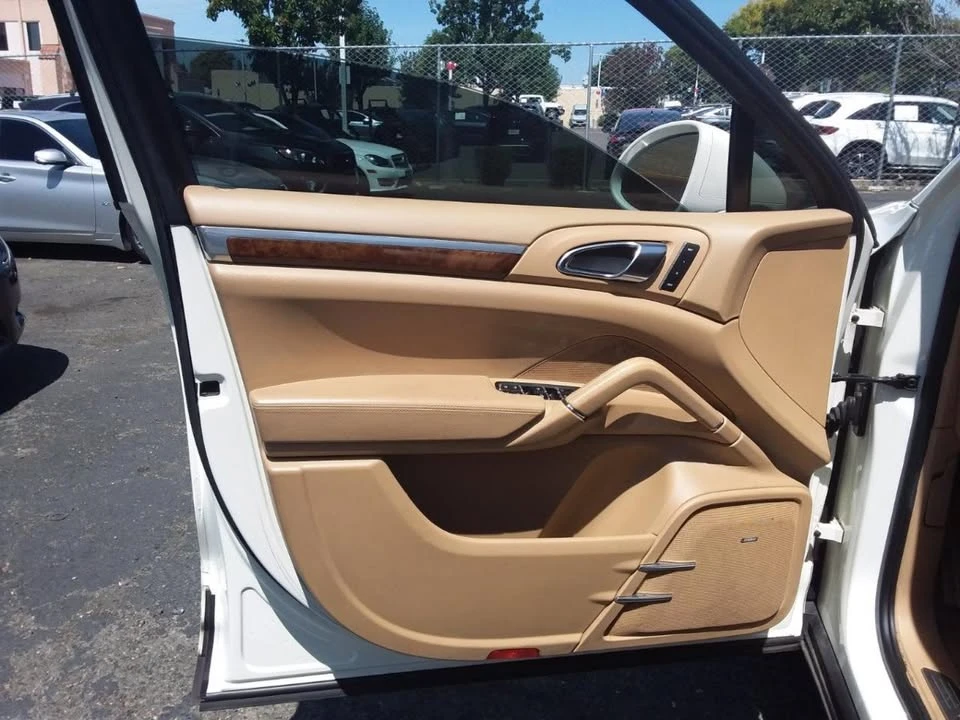 2011 Porsche 958 Cayenne - Image 10 of 20