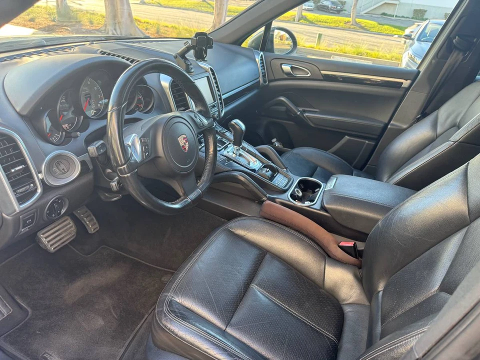2011 Porsche 958 Cayenne - Image 4 of 5