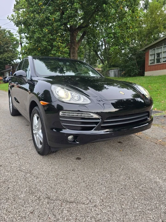 2011 Porsche 958 Cayenne - Image 2 of 11