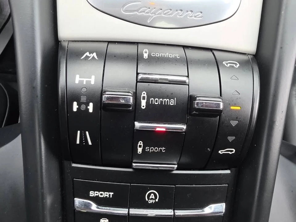 2011 Porsche Cayenne - Image 17 of 20