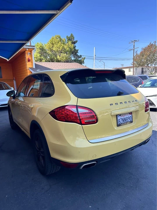 2011 Porsche 958 Cayenne - Image 2 of 17