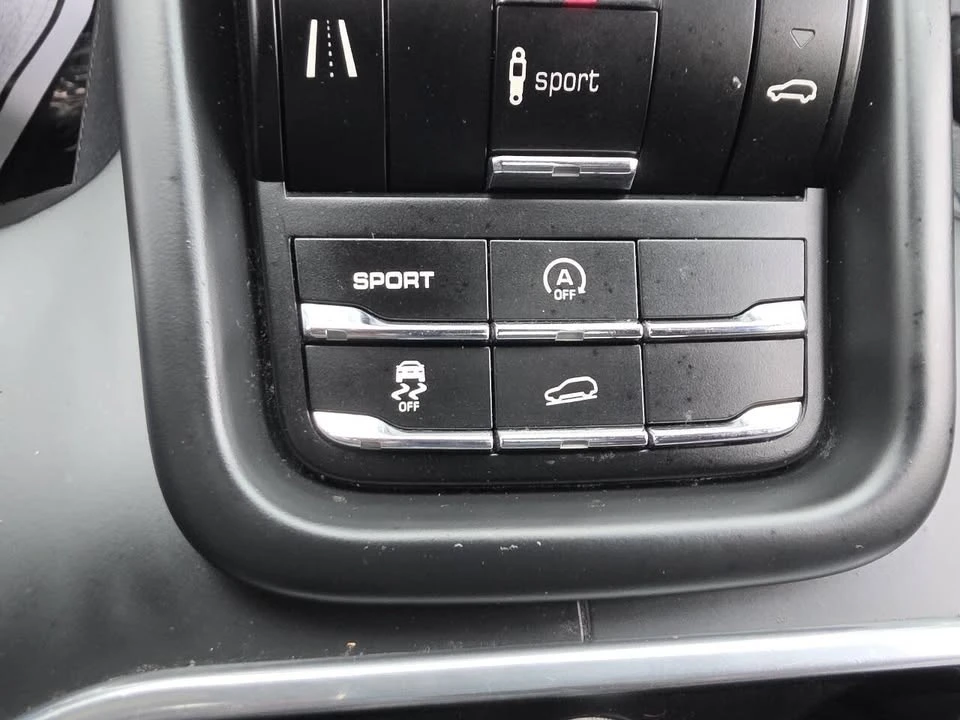 2011 Porsche Cayenne - Image 18 of 20