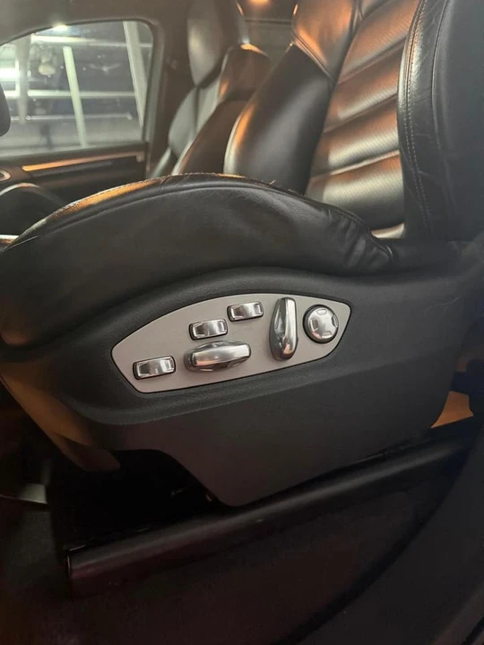 2011 Porsche 958 Cayenne - Image 13 of 17