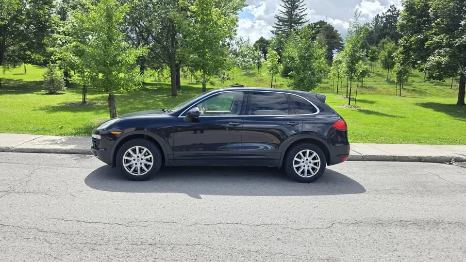 2011 Porsche 958 Cayenne - Image 2 of 11