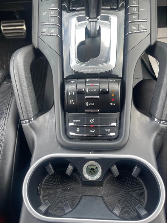 2011 Porsche 958 Cayenne - Image 13 of 20