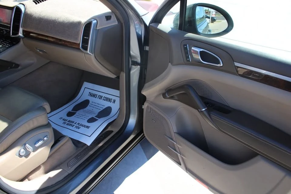 2011 Porsche 958 Cayenne - Image 11 of 18