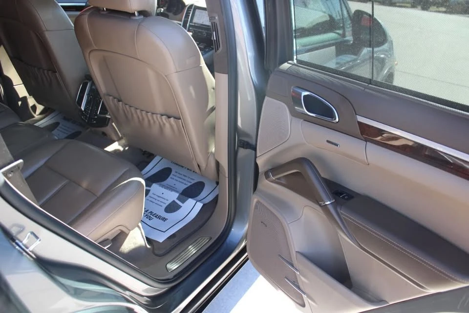 2011 Porsche 958 Cayenne - Image 15 of 18