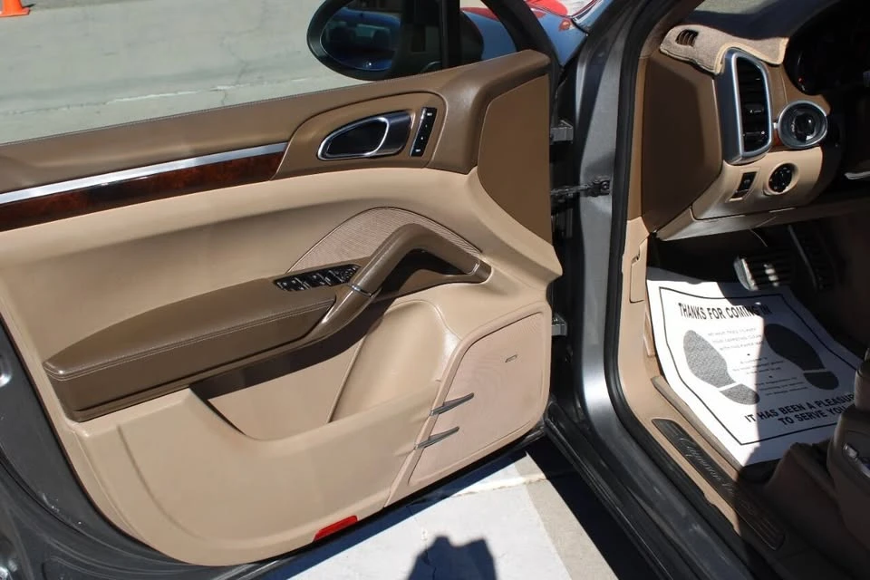 2011 Porsche 958 Cayenne - Image 9 of 18