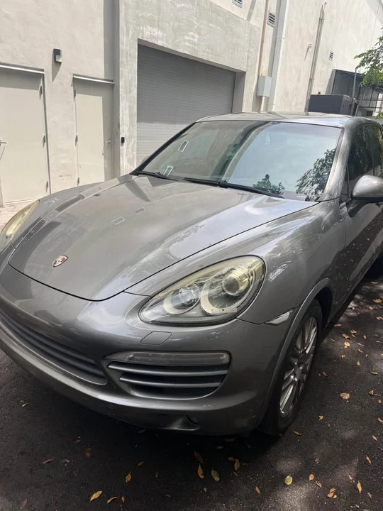 2011 Porsche 958 Cayenne - Image 2 of 8