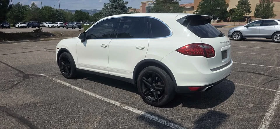 2011 Porsche 958 Cayenne - Image 2 of 11