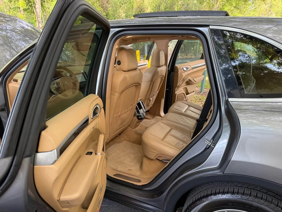 2011 Porsche 958 Cayenne S - Image 14 of 20