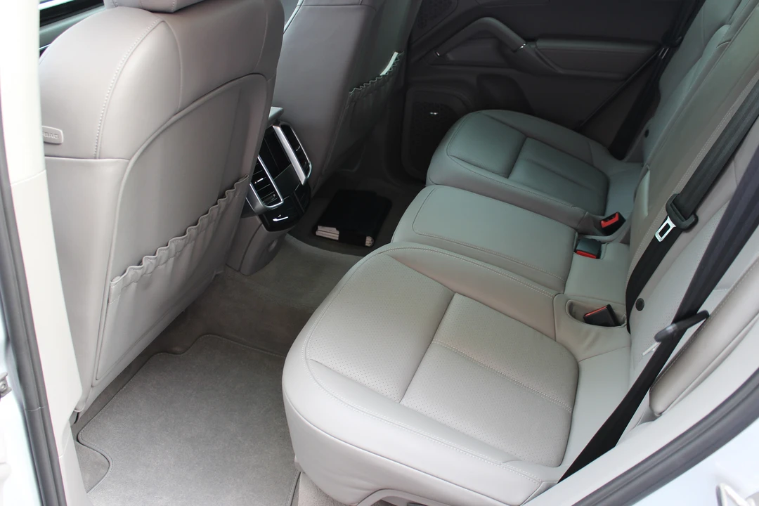 2011 Porsche 958 Cayenne S - Image 4 of 5