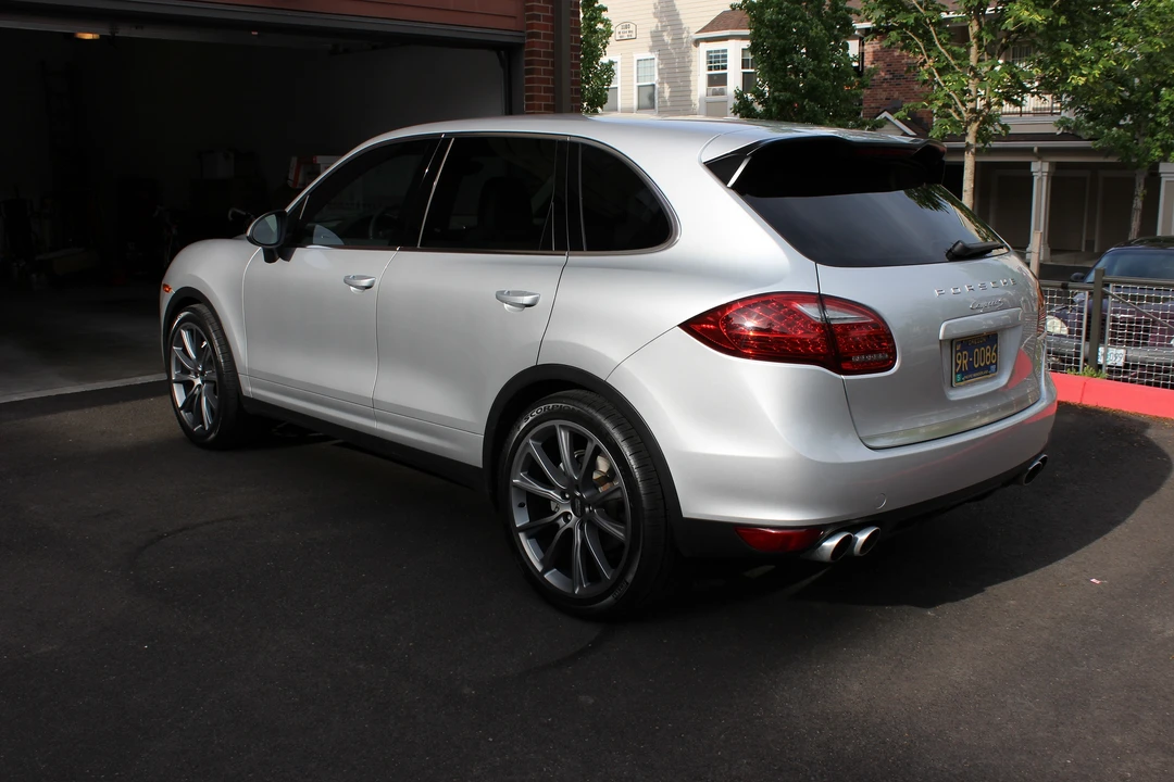 2011 Porsche 958 Cayenne S - Image 2 of 5