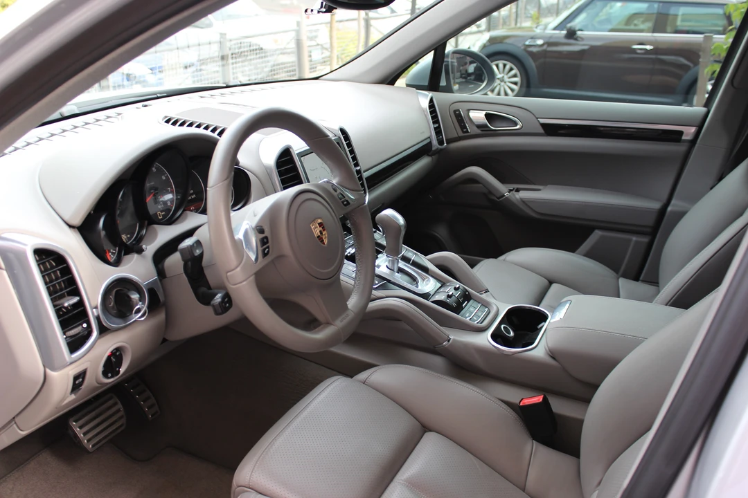 2011 Porsche 958 Cayenne S - Image 3 of 5