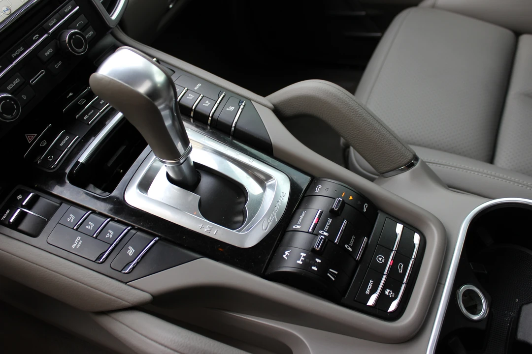 2011 Porsche 958 Cayenne S - Image 5 of 5