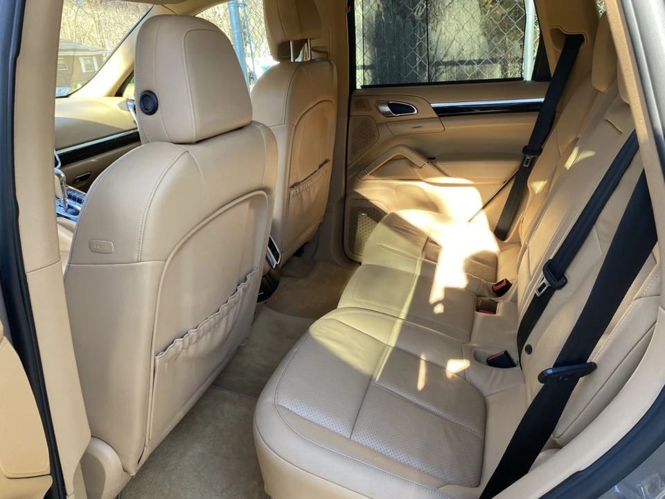 2011 Porsche 958 Cayenne S - Image 14 of 16