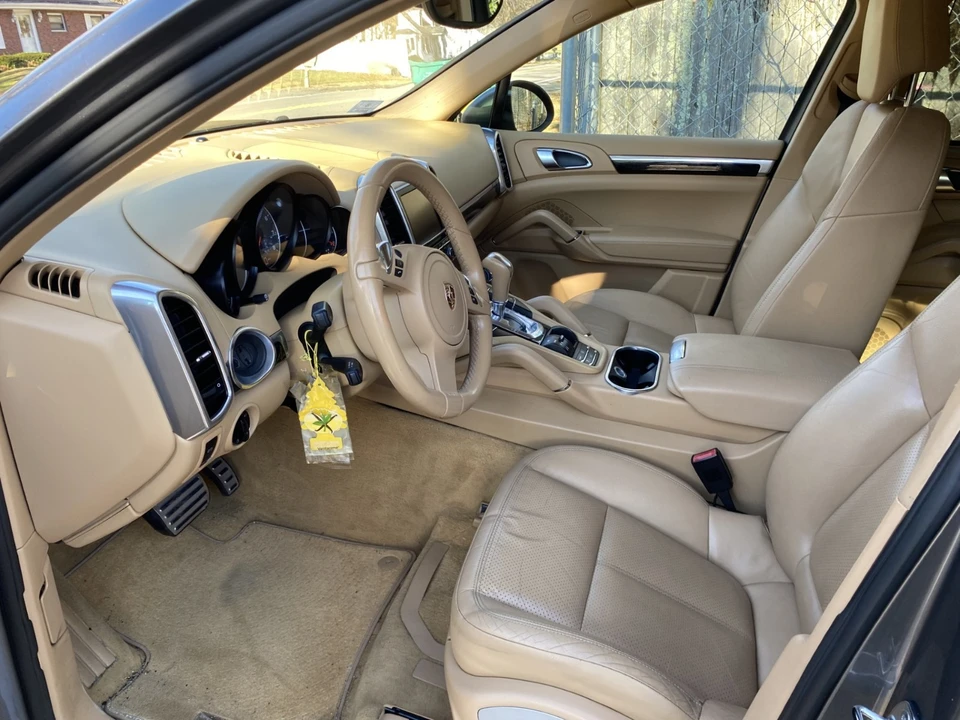 2011 Porsche 958 Cayenne S - Image 15 of 16