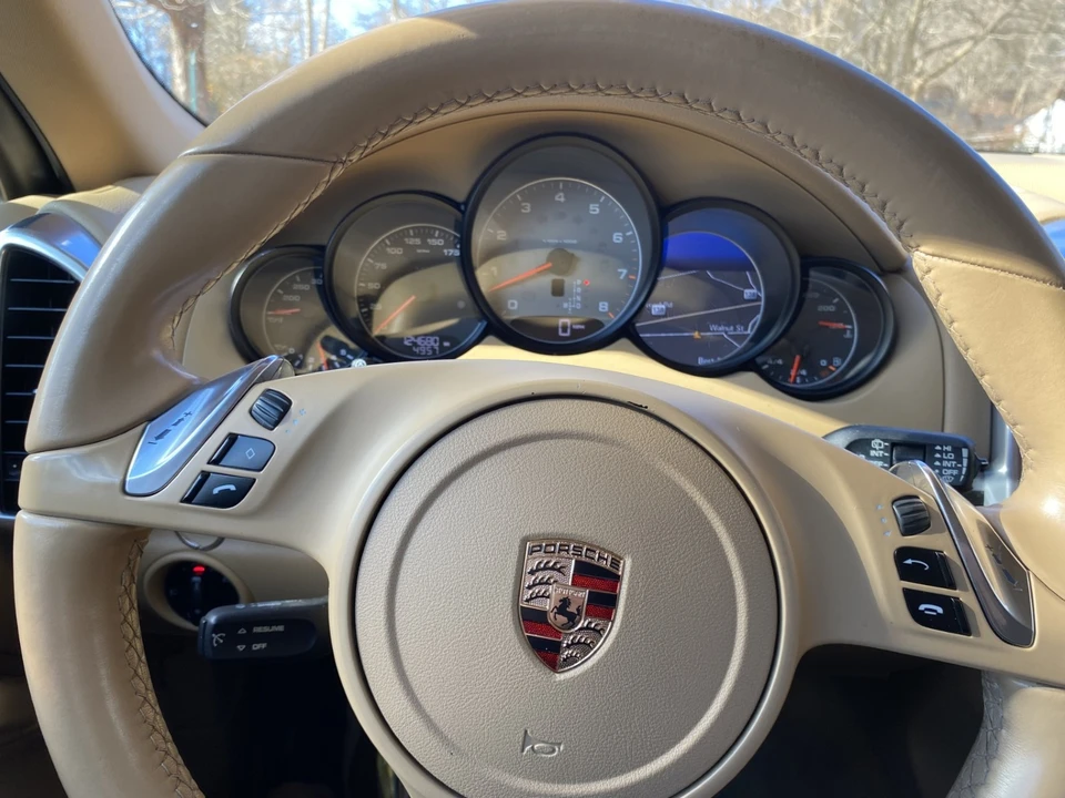 2011 Porsche 958 Cayenne S - Image 8 of 16