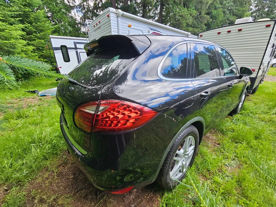 2011 Porsche 958 Cayenne S - Image 4 of 10