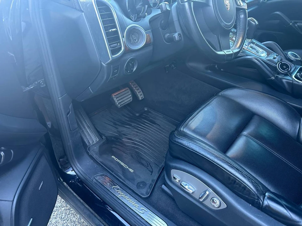 2011 Porsche 958 Cayenne S - Image 16 of 19