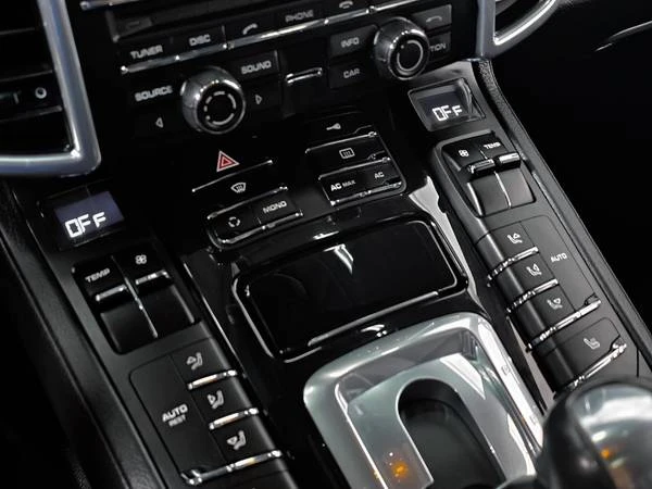 2011 Porsche 958 Cayenne S - Image 9 of 10