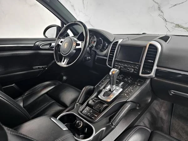 2011 Porsche 958 Cayenne S - Image 3 of 10