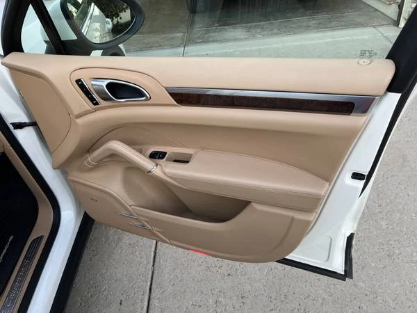 2011 Porsche 958 Cayenne S - Image 14 of 17