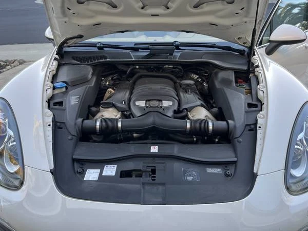 2011 Porsche 958 Cayenne S - Image 13 of 17