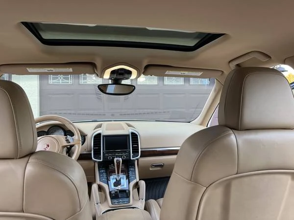 2011 Porsche 958 Cayenne S - Image 10 of 17