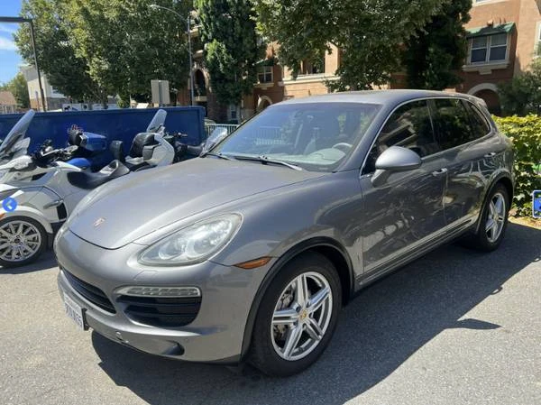 2011 Porsche 958 Cayenne S - Image 2 of 14