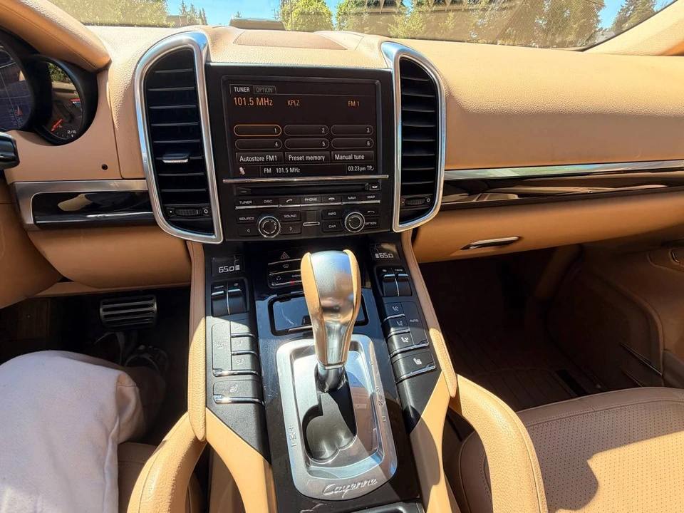 2011 Porsche 958 Cayenne S - Image 16 of 24