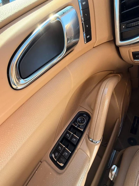 2011 Porsche 958 Cayenne S - Image 13 of 24