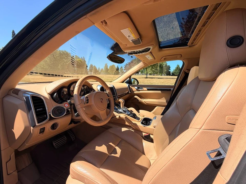 2011 Porsche 958 Cayenne S - Image 9 of 24