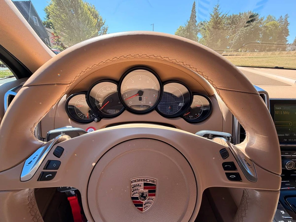 2011 Porsche 958 Cayenne S - Image 15 of 24
