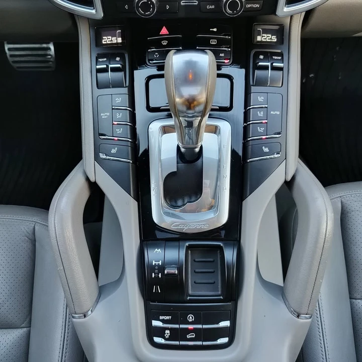2011 Porsche 958 Cayenne S - Image 14 of 20