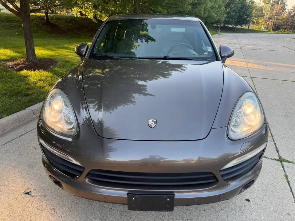 2011 Porsche 958 Cayenne S - Image 2 of 11