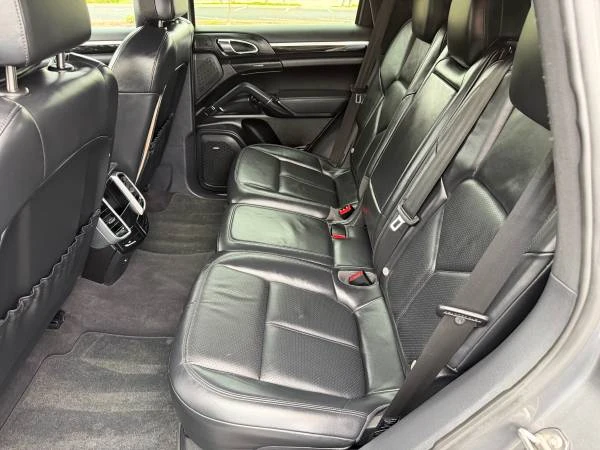 2011 Porsche 958 Cayenne S - Image 10 of 18