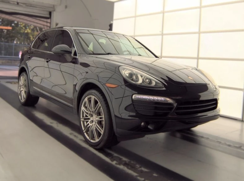 2011 Porsche 958 Cayenne S - Image 3 of 14