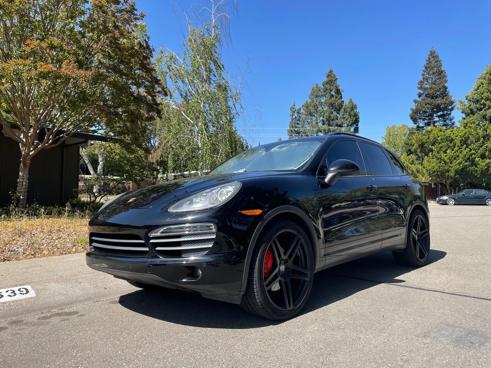 2011 Porsche 958 Cayenne S - Image 2 of 13