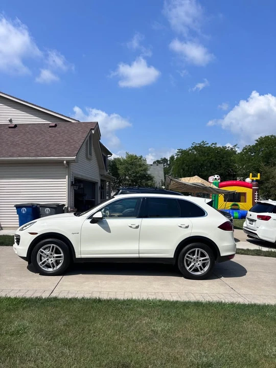 2011 Porsche 958 Cayenne - Image 2 of 16