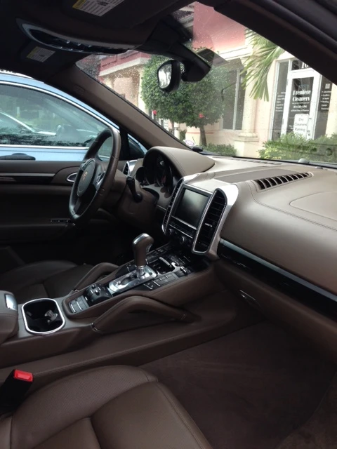 2011 Porsche 958 Cayenne S - Image 2 of 3