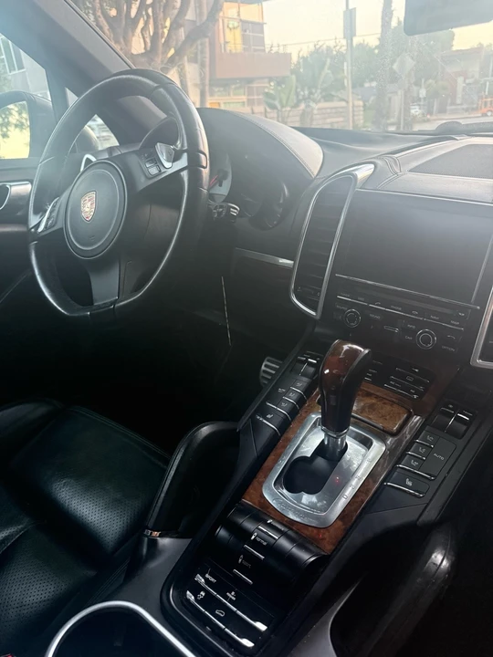 2011 Porsche 958 Cayenne S - Image 6 of 6