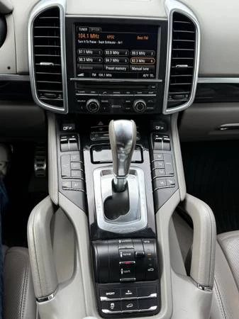 2011 Porsche 958 Cayenne S - Image 9 of 18