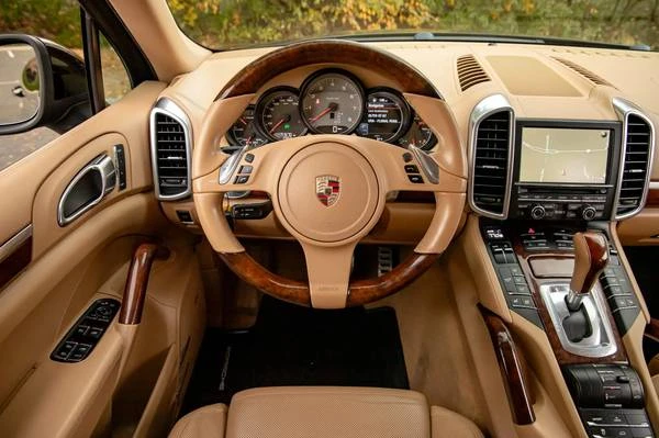 2011 Porsche 958 Cayenne - Image 10 of 18