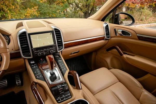 2011 Porsche 958 Cayenne - Image 12 of 18