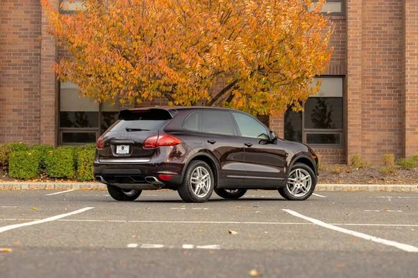2011 Porsche 958 Cayenne - Image 2 of 18