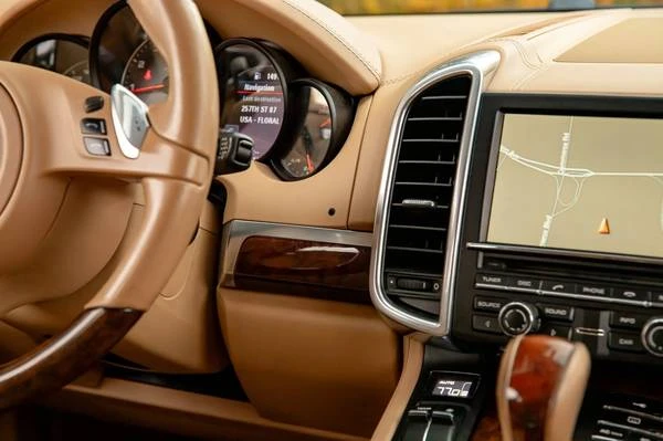 2011 Porsche 958 Cayenne - Image 16 of 18