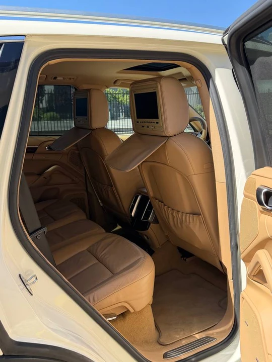2011 Porsche 958 Cayenne - Image 8 of 11